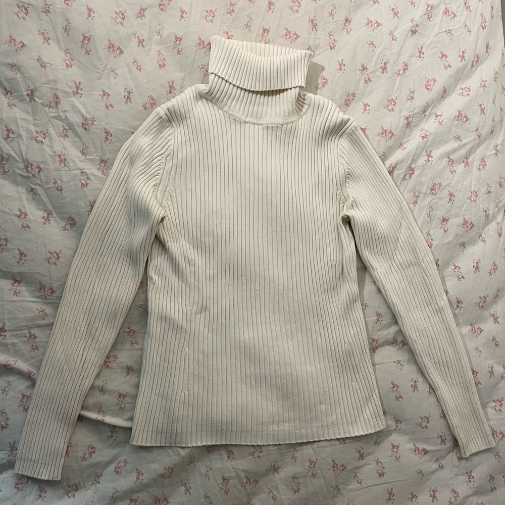 White turtleneck long sleeve